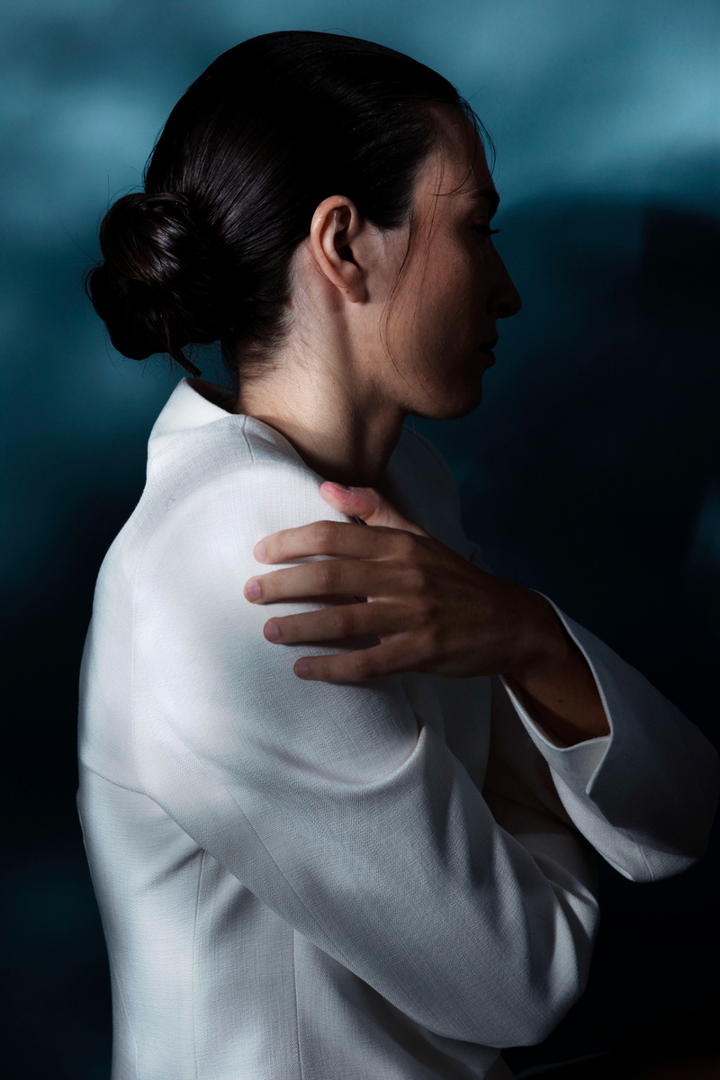 Почему мы носим маску силы и как это мешает нам жить настоящей жизнью