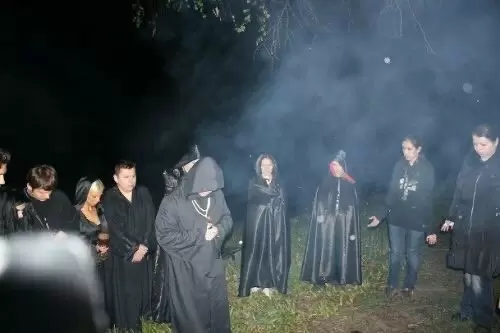 Что такое секта и как распознать ее признаки