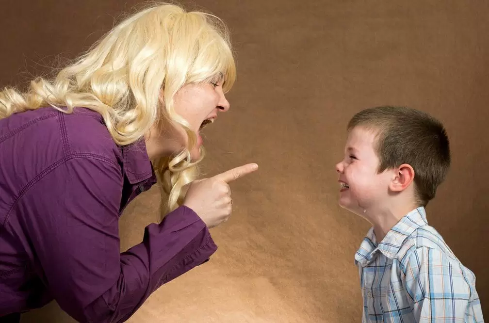 Как токсичные семьи формируют будущих жертв абьюза: типы семейного воспитания