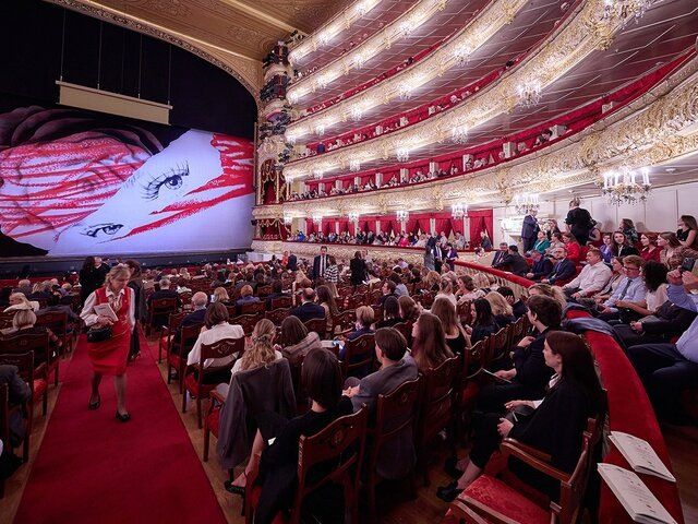 Как поход в театр помогает углубить отношения на свидании